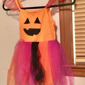 HALLOWEEN TUTU DRESS. SIZE 5. IN LIKE NEW CONDITION.